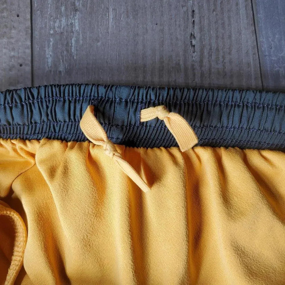 Nike Women's Tempo Running Shorts Size Medium - Picture 6 of 11